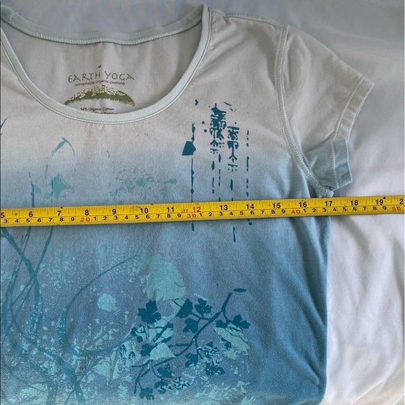 🌷3/$25 Ladies yoga t-shirt - Picture 4 of 4